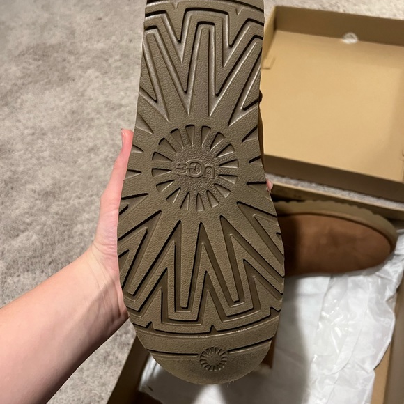 Brand new-never worn uggs - Picture 4 of 5